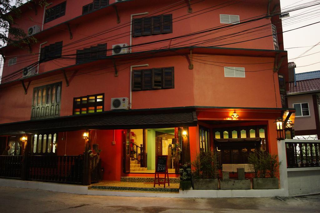 The Corner Inn Csiangmaj Kültér fotó