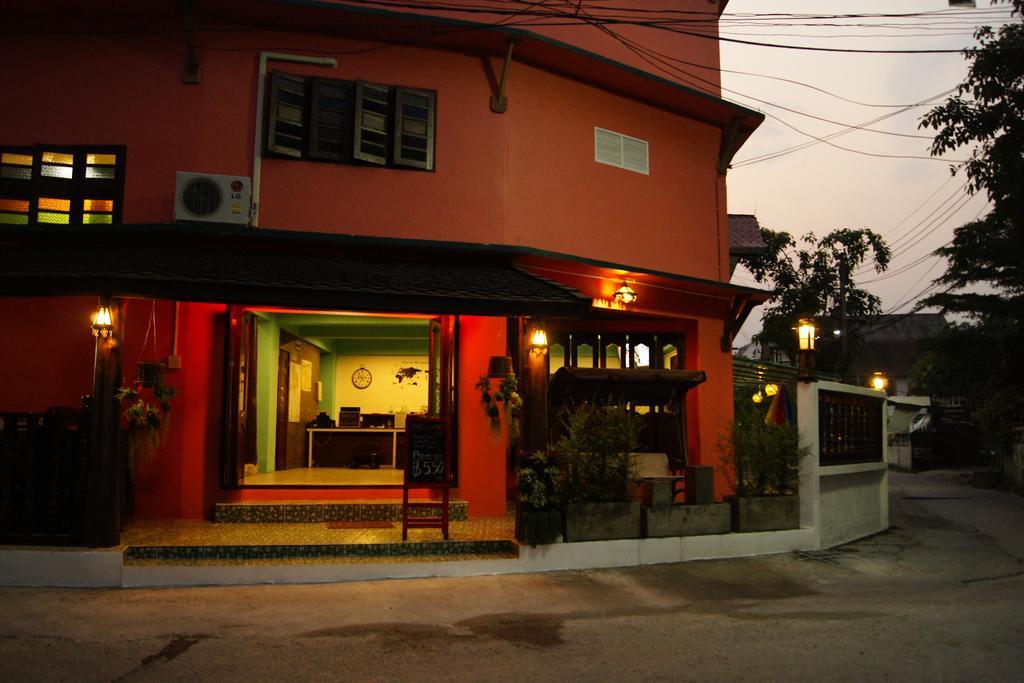 The Corner Inn Csiangmaj Kültér fotó