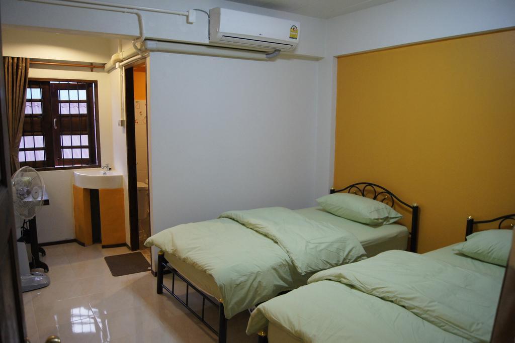 The Corner Inn Csiangmaj Szoba fotó